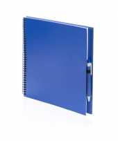 Tekenboek blauw met pen