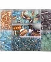 Voorraaddoosje met turquoise parel kralen