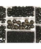 Voorraaddoosje met zwarte kralen